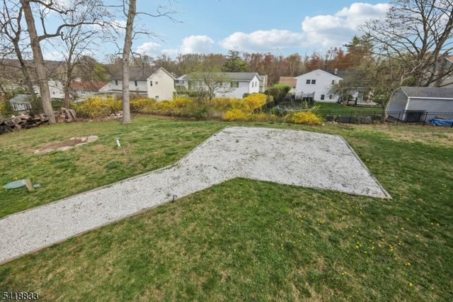 24 Yacht Club Dr, Jefferson Twp., NJ 07849