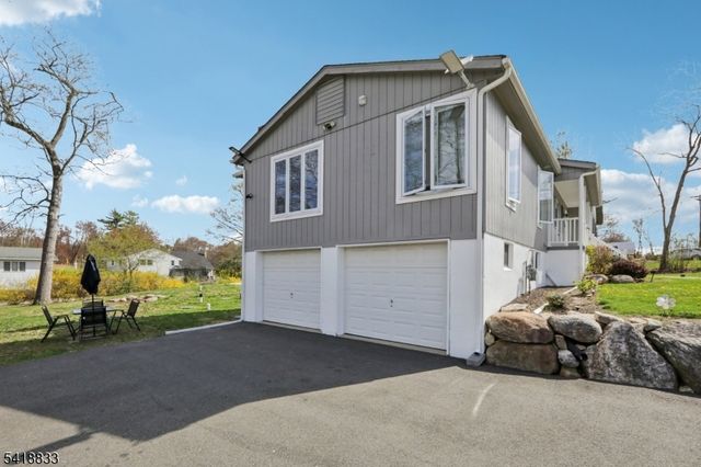 24 Yacht Club Dr, Jefferson Twp., NJ 07849