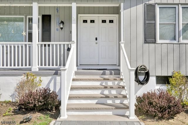 24 Yacht Club Dr, Jefferson Twp., NJ 07849