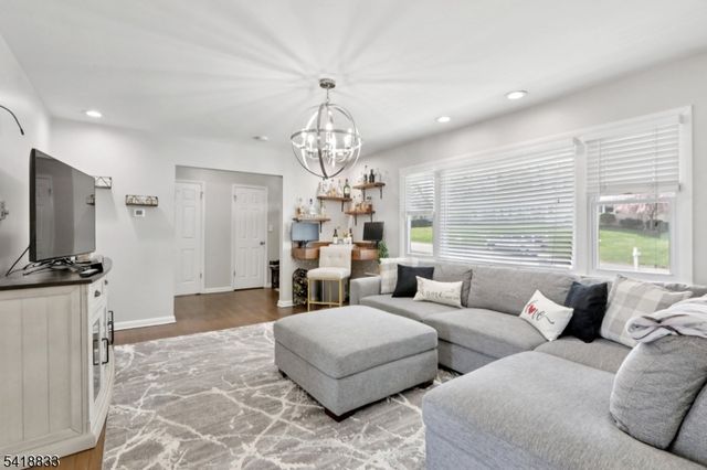 24 Yacht Club Dr, Jefferson Twp., NJ 07849