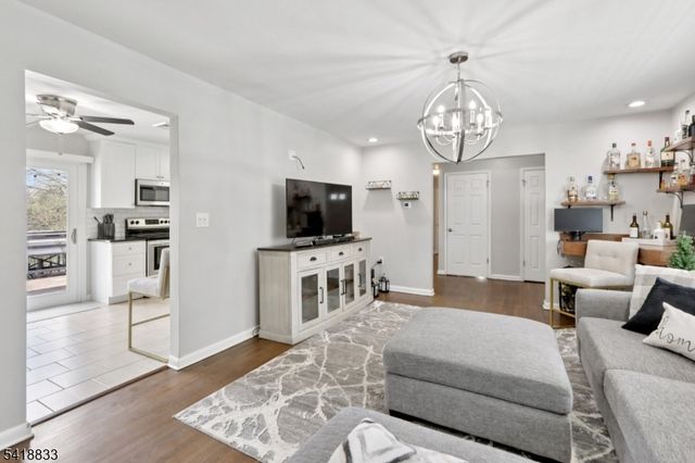 24 Yacht Club Dr, Jefferson Twp., NJ 07849