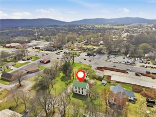 9 Locust Avenue, Farmington, AR 72730