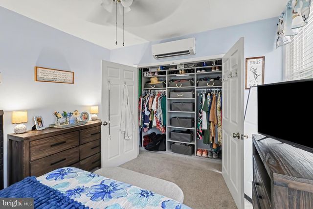523 GREEN, Philadelphia, PA 19128