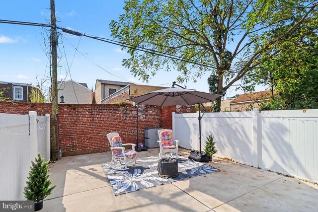 523 GREEN, Philadelphia, PA 19128