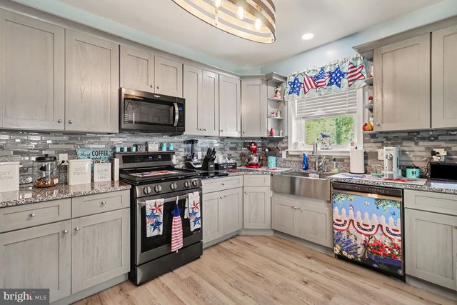 523 GREEN, Philadelphia, PA 19128