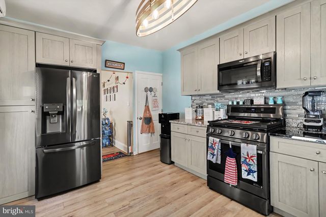 523 GREEN, Philadelphia, PA 19128