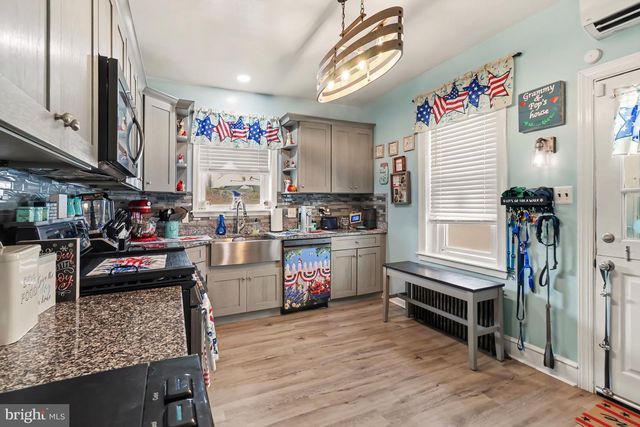 523 GREEN, Philadelphia, PA 19128