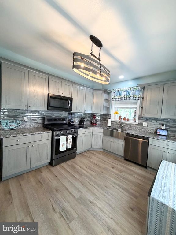 523 GREEN, PHILADELPHIA, PA 19128 — photo 2