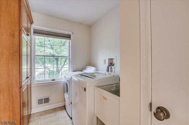 18 Joshua Dr, Hillsborough Twp., NJ 08844