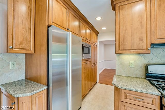 18 Joshua Dr, Hillsborough Twp., NJ 08844