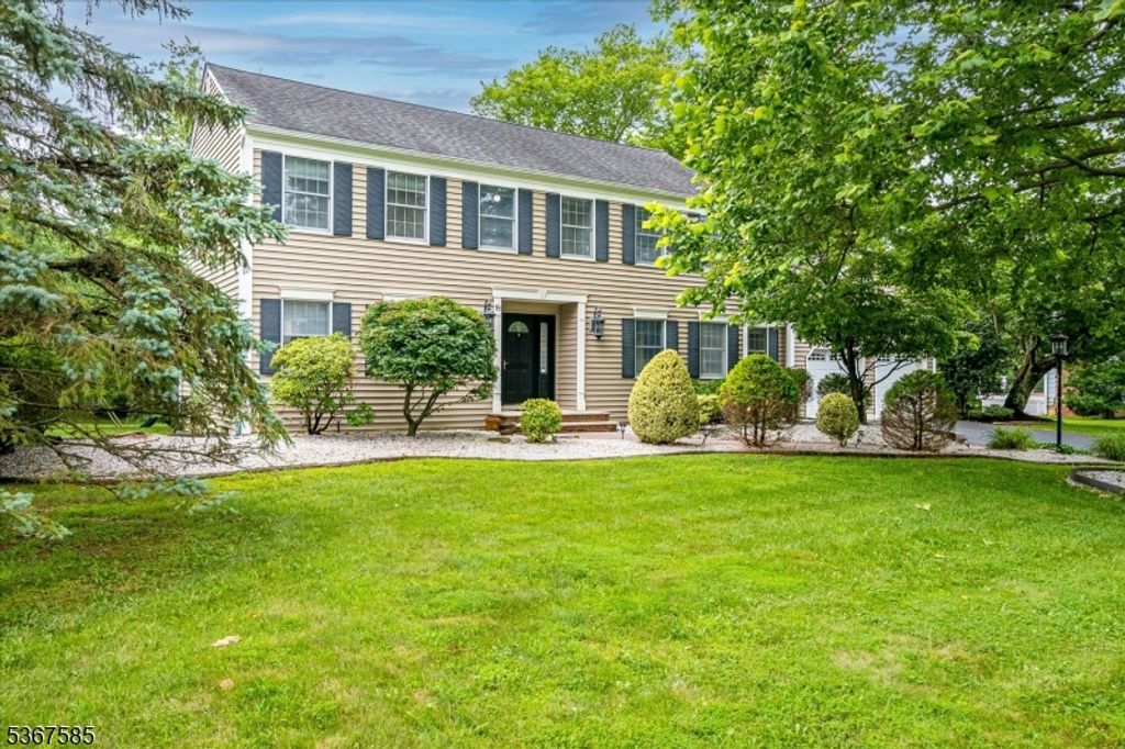 18 Joshua Dr, Hillsborough Twp., NJ 08844