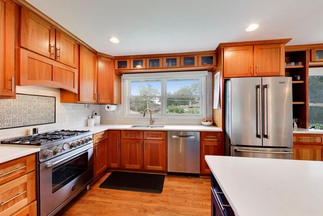 307 N Marcella Road, Mount Prospect, IL 60056