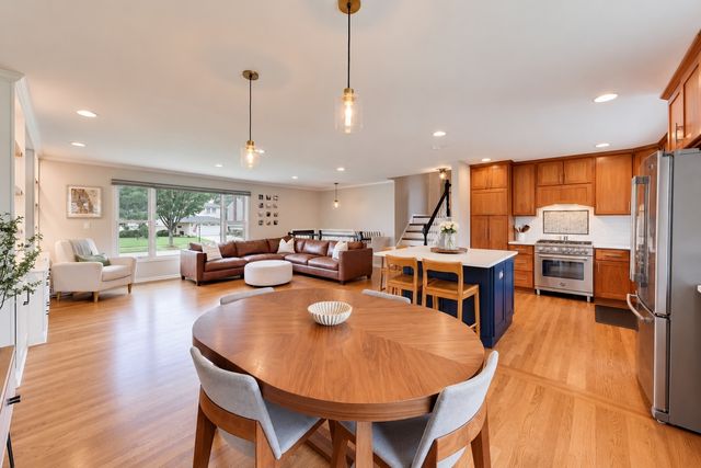 307 N Marcella Road, Mount Prospect, IL 60056