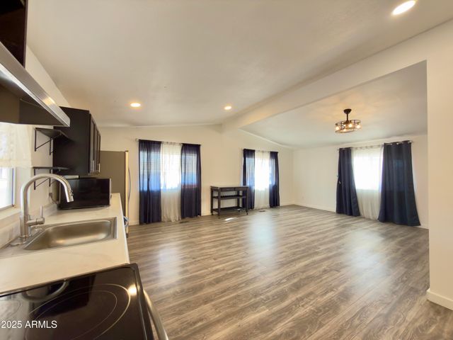 1855 W SOUTHERN Avenue 331, Apache Junction, AZ 85120