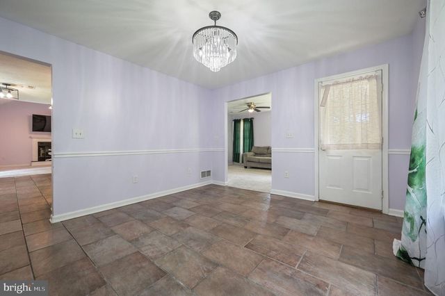 18 ARDSLEY CIR, Dover, DE 19904