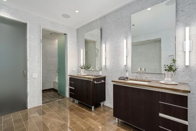 77 E WALTON Street 24A, Chicago, IL 60611