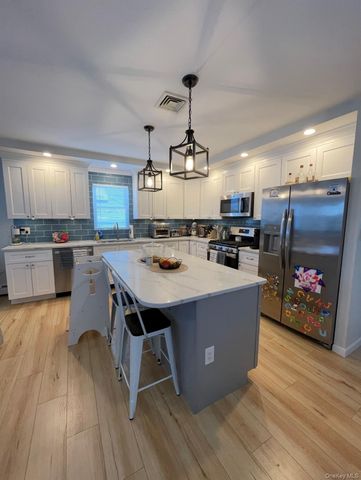 512 E Penn Street Upper, Long Beach, NY 11561