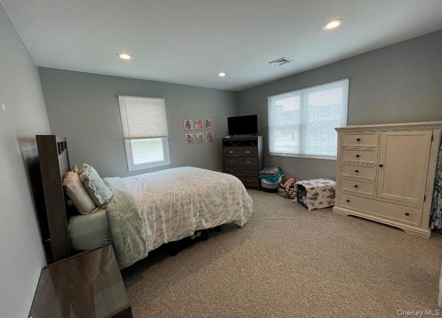 512 E Penn Street Upper, Long Beach, NY 11561