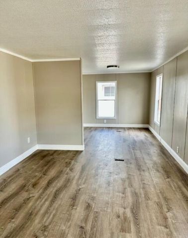 720 E Worth Avenue 105, Porterville, CA 93257