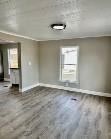 720 E Worth Avenue 105, Porterville, CA 93257