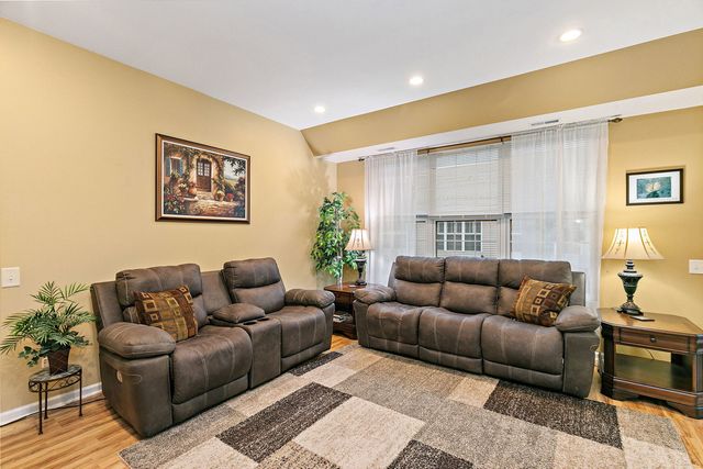 12587 Rock Island Trail, Huntley, IL 60142