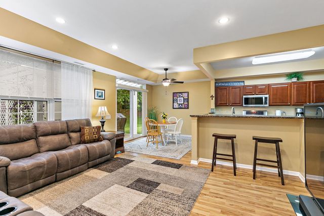 12587 Rock Island Trail, Huntley, IL 60142