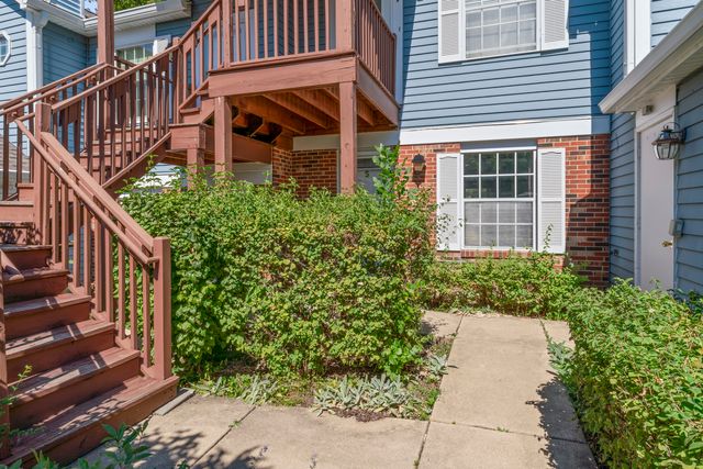 366 Pembroke Lane 5, Glen Ellyn, IL 60137