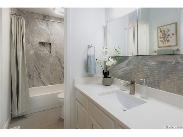 8407 S Parfet Ct, Littleton, CO 80127