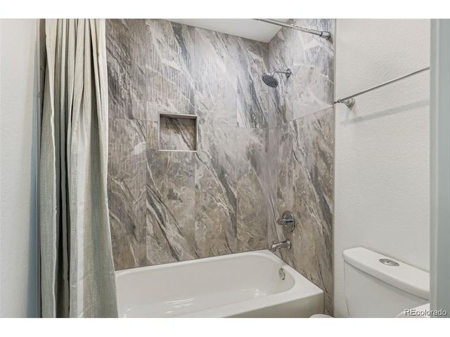 8407 S Parfet Ct, Littleton, CO 80127