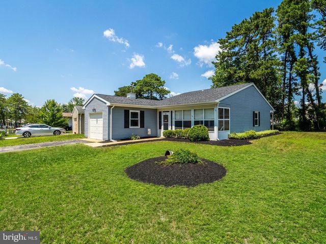 18 DORCHESTER DR, Southampton, NJ 08088