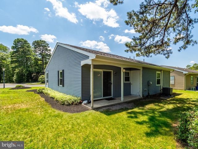 18 DORCHESTER DR, Southampton, NJ 08088