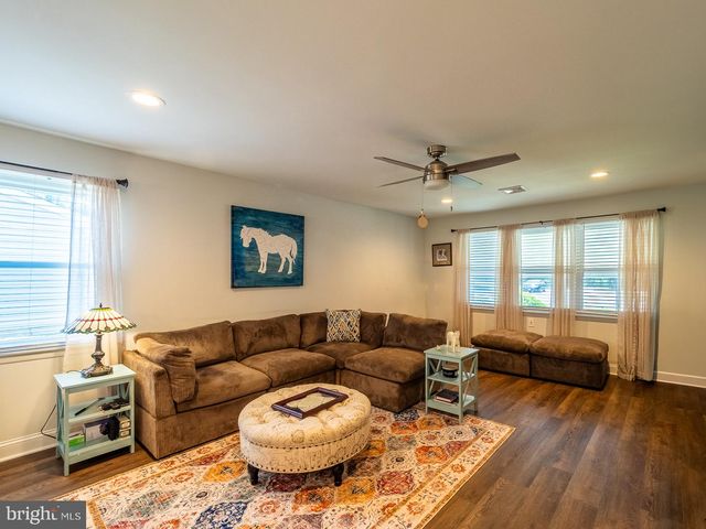 18 DORCHESTER DR, Southampton, NJ 08088