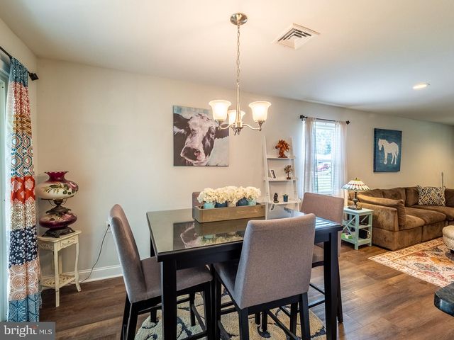 18 DORCHESTER DR, Southampton, NJ 08088