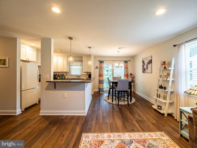 18 DORCHESTER DR, Southampton, NJ 08088