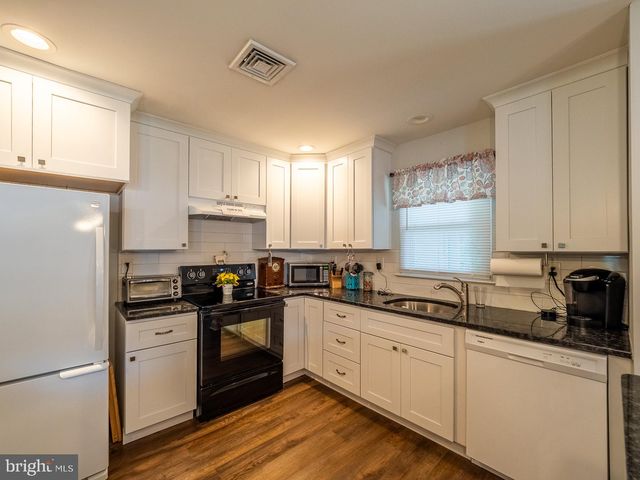 18 DORCHESTER DR, Southampton, NJ 08088