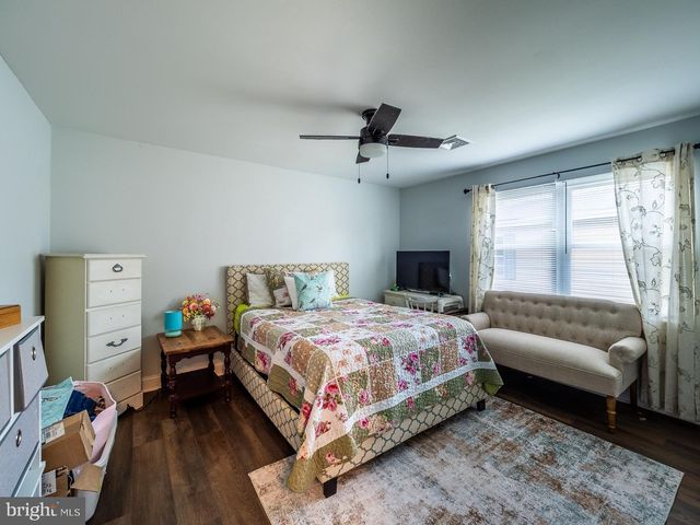 18 DORCHESTER DR, Southampton, NJ 08088
