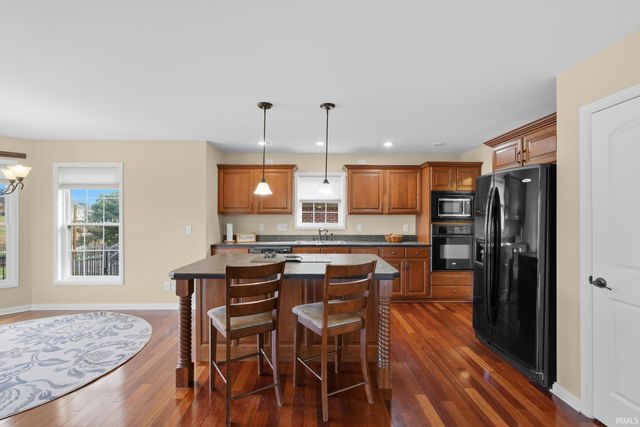 5828 Waterstone Drive, Newburgh, IN 47630