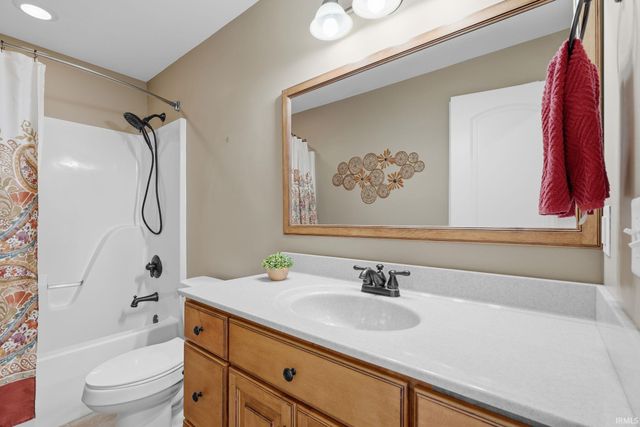 5828 Waterstone Drive, Newburgh, IN 47630