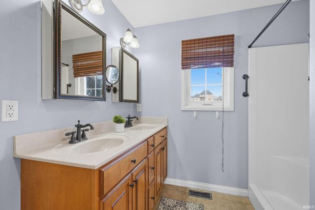 5828 Waterstone Drive, Newburgh, IN 47630