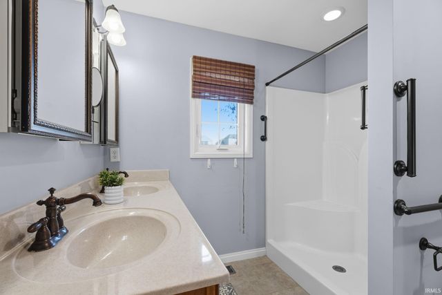 5828 Waterstone Drive, Newburgh, IN 47630