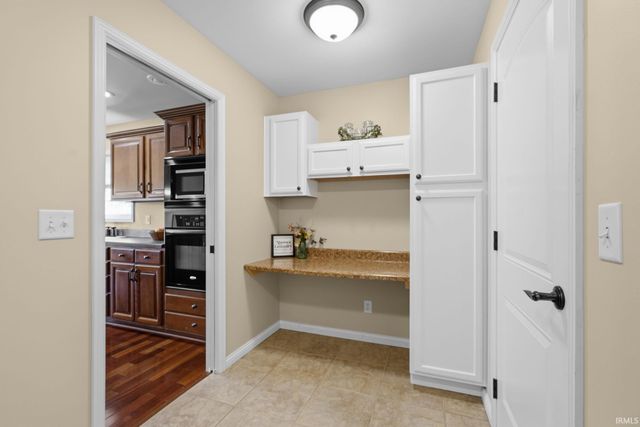 5828 Waterstone Drive, Newburgh, IN 47630