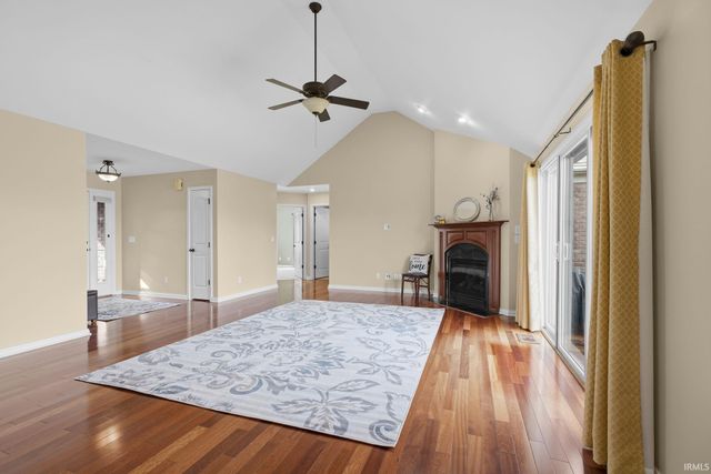 5828 Waterstone Drive, Newburgh, IN 47630