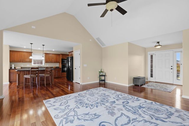 5828 Waterstone Drive, Newburgh, IN 47630