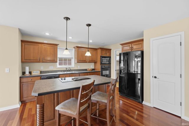 5828 Waterstone Drive, Newburgh, IN 47630