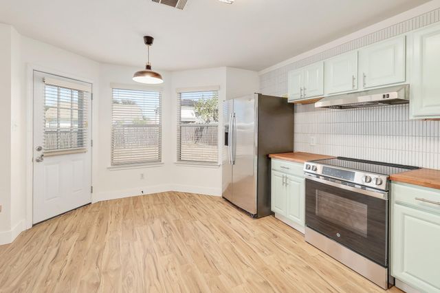 302 Phillips ST, Hutto, TX 78634