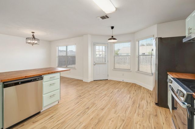 302 Phillips ST, Hutto, TX 78634