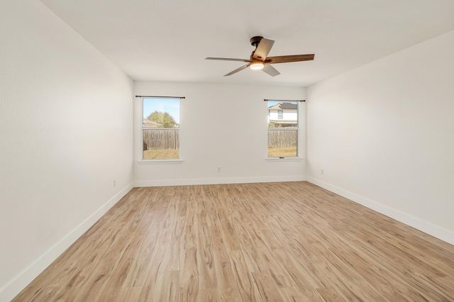 302 Phillips ST, Hutto, TX 78634