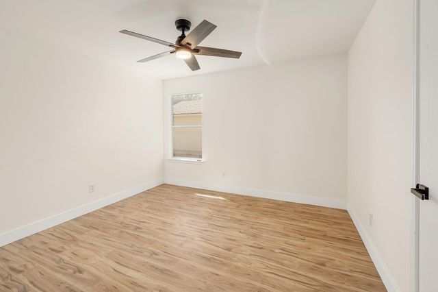 302 Phillips ST, Hutto, TX 78634