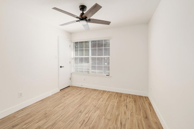 302 Phillips ST, Hutto, TX 78634