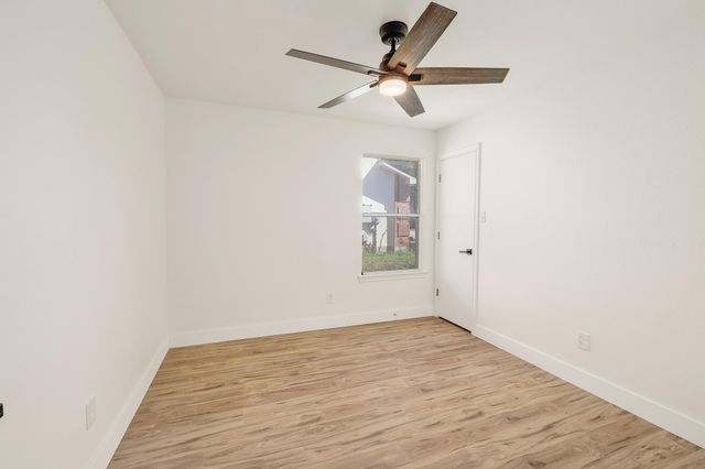 302 Phillips ST, Hutto, TX 78634